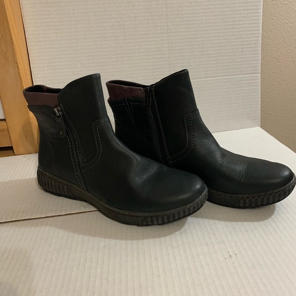 New Clarks Women's Magnolia Haley Black Leather Booties Size 9 - Picture 2 of 9